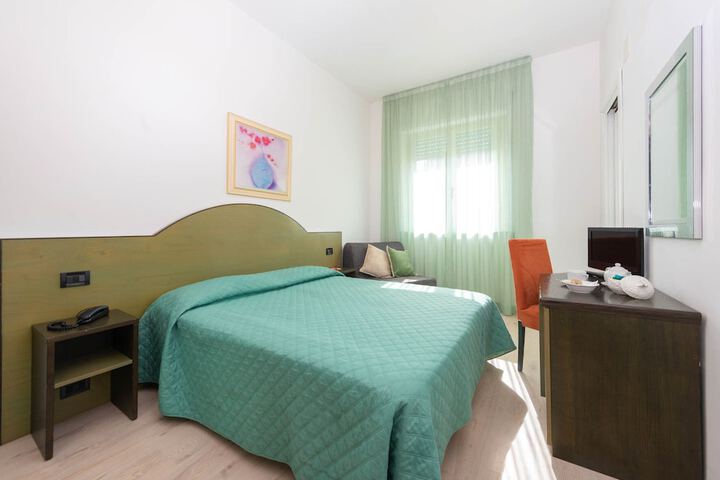Room 28 of 62