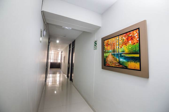 Ballroom/Hall 19 of 21