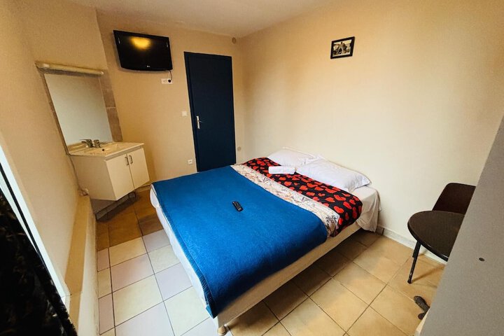 Room 10 of 14