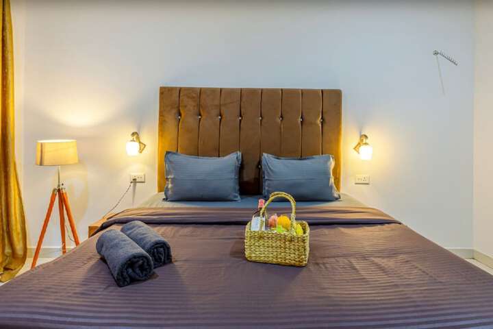 Room 2 of 11