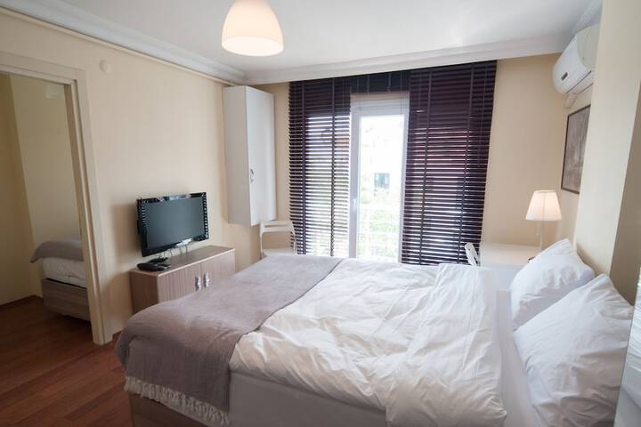 Room 10 of 27