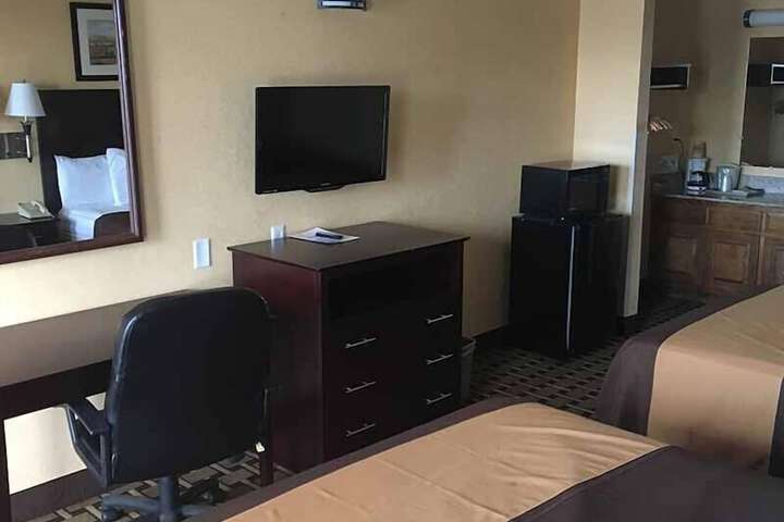 2 Double Beds (1 of 8)