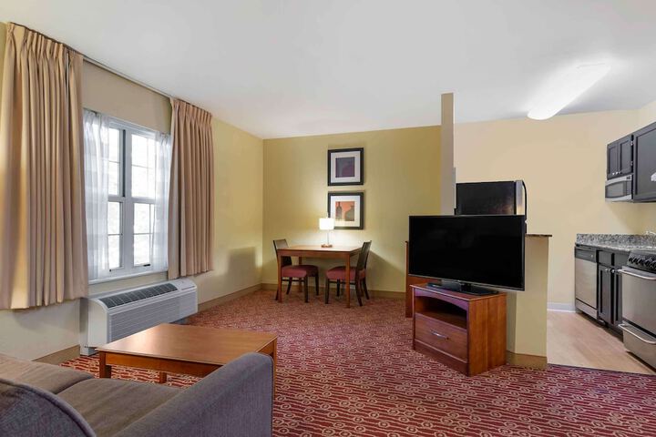 Room 13 of 35