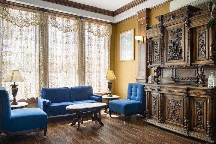 Entrance & Lobby