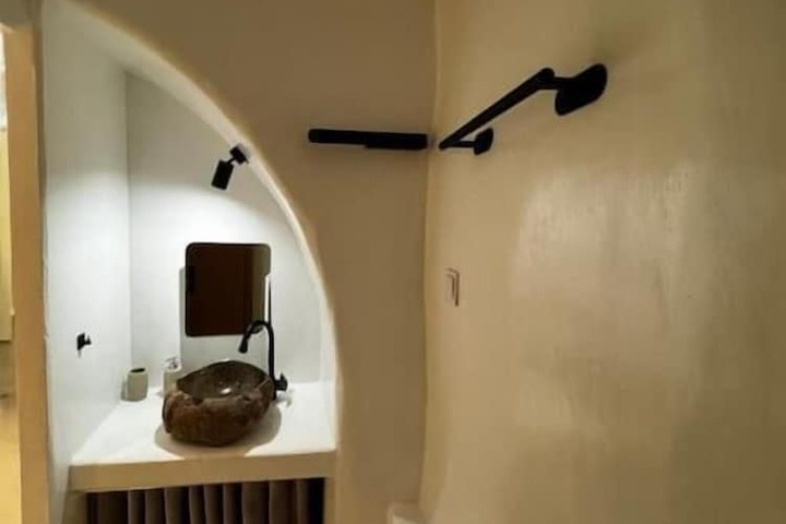 Room 5 of 7