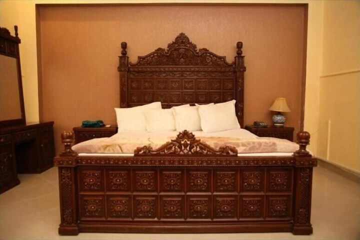 Room 11 of 22