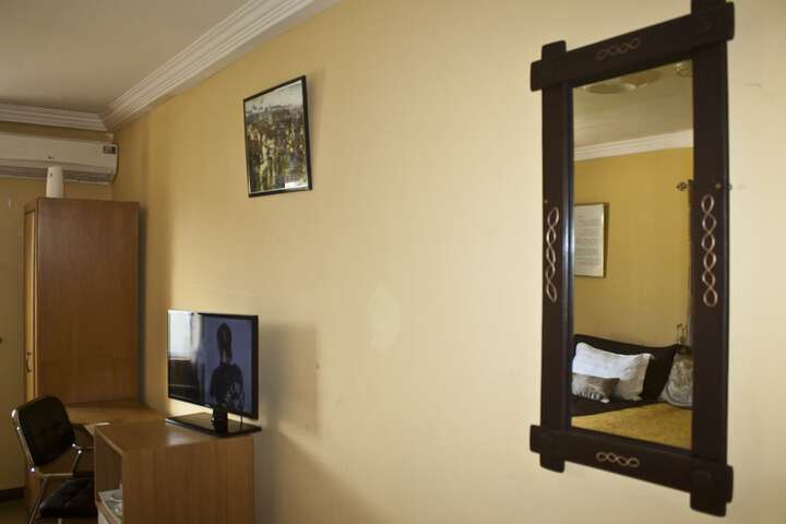 Room 14 of 66