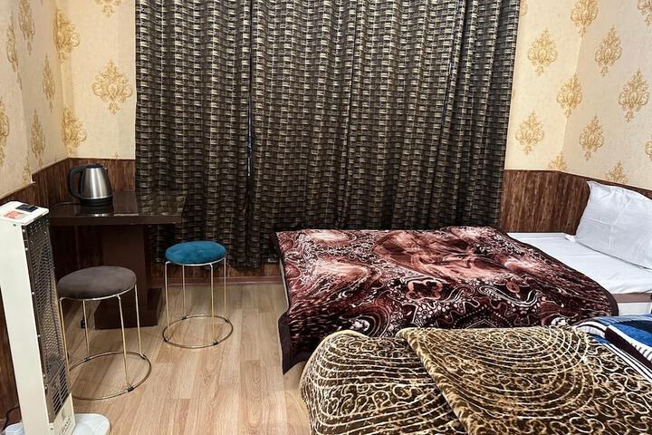 Room 9 of 12