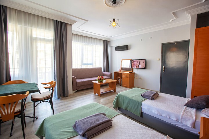 Room 14 of 83