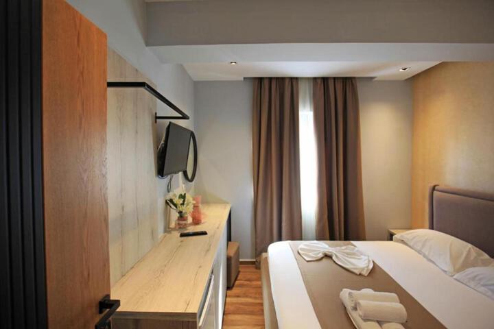 Room 45 of 143