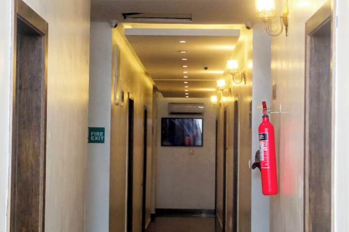 Ballroom/Hall 23 of 26