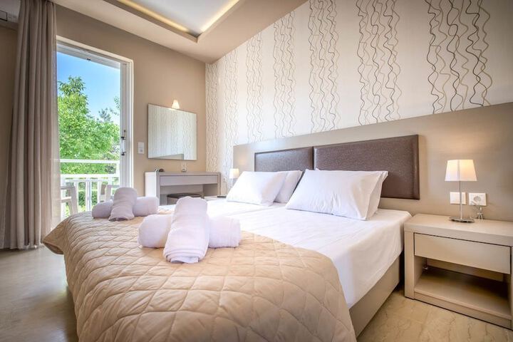 Room 3 of 20