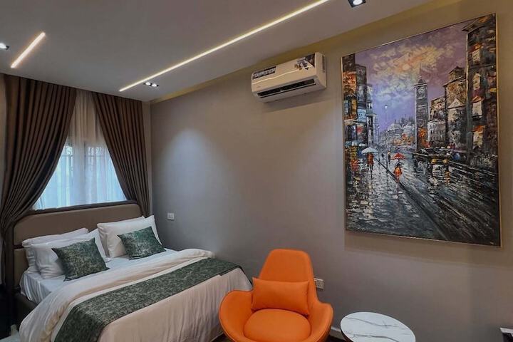 Room 5 of 17