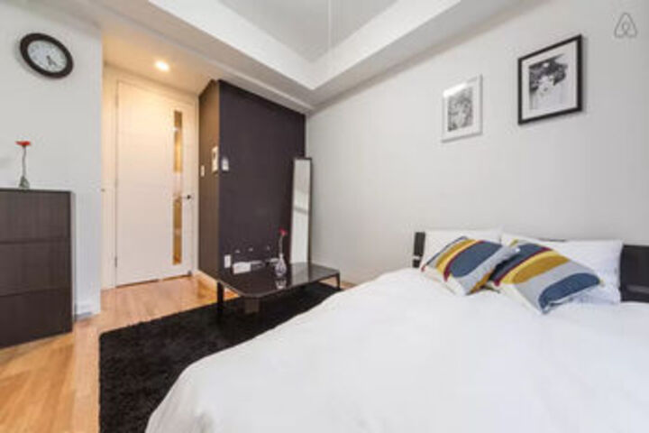 Room 43 of 182