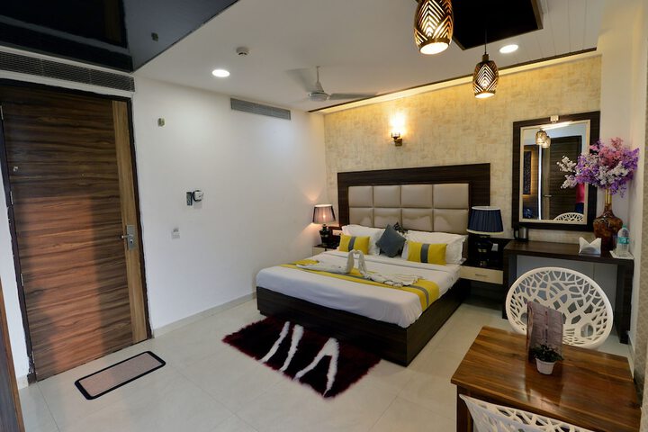 Room 19 of 48