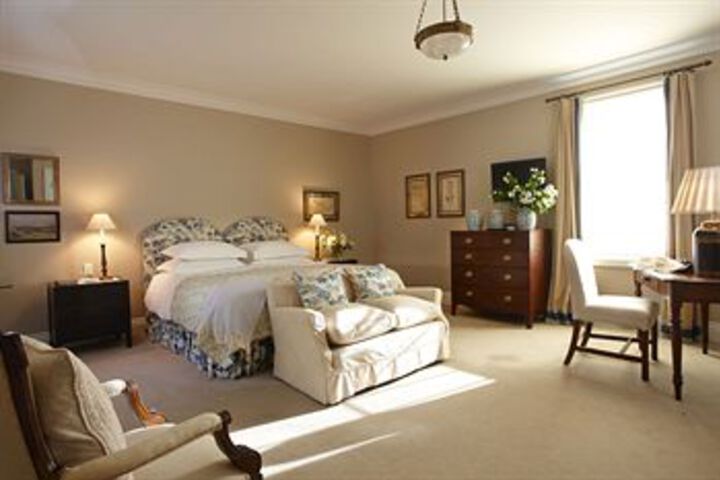 Room 10 of 13