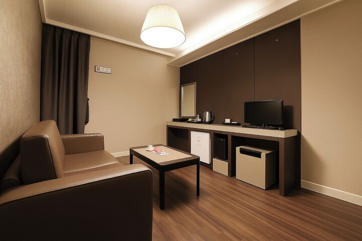 Room 63 of 85