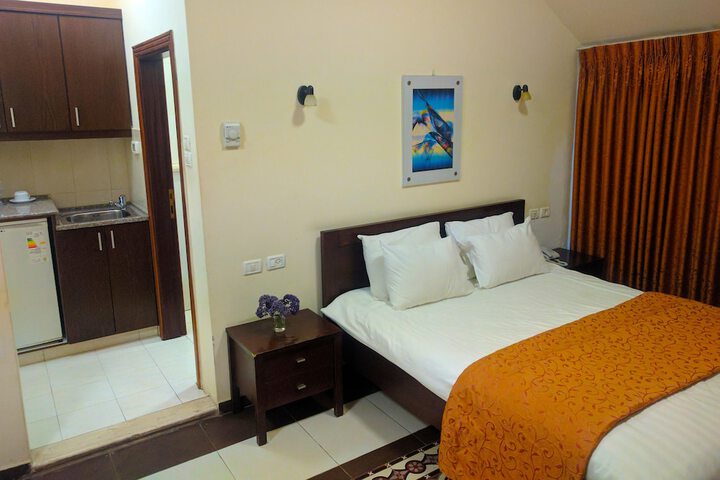Room 10 of 41