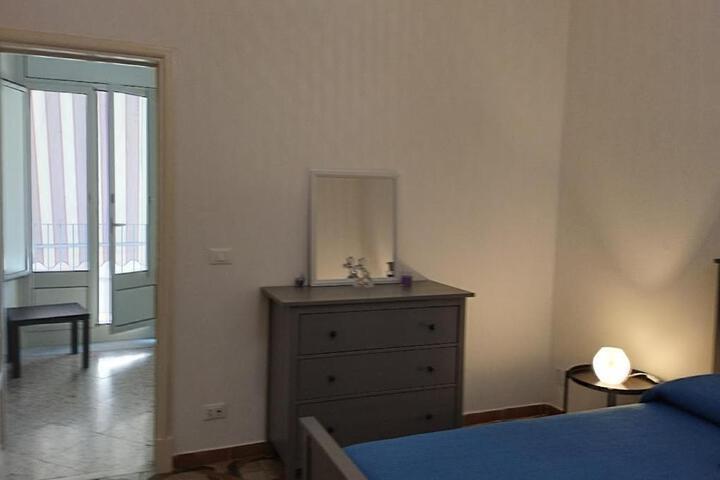 Room 6 of 9