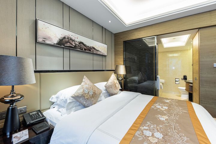 Room 25 of 216