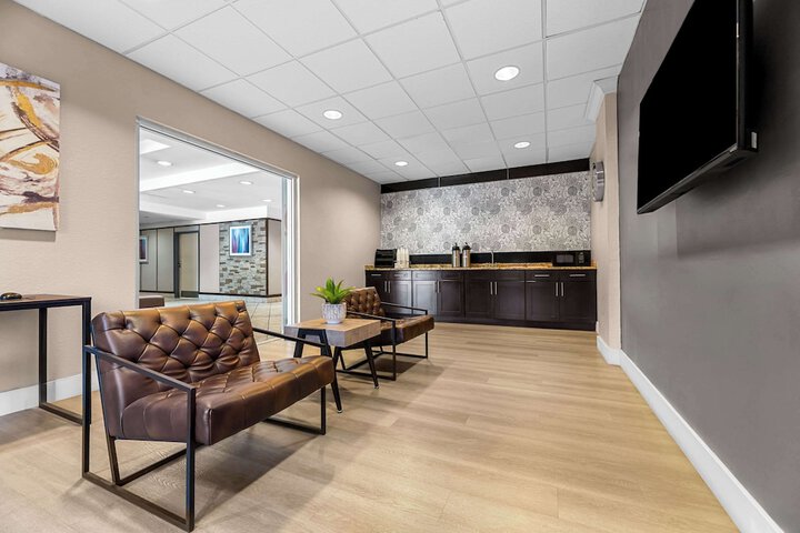 Entrance & Lobby