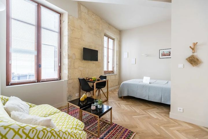 Room 9 of 12