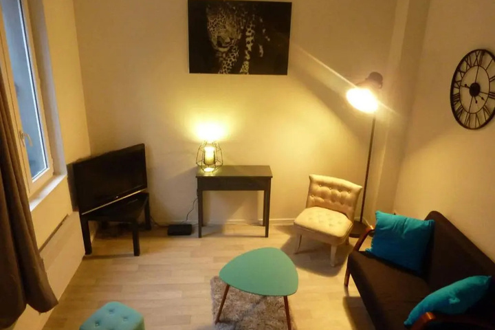 Room 6 of 12