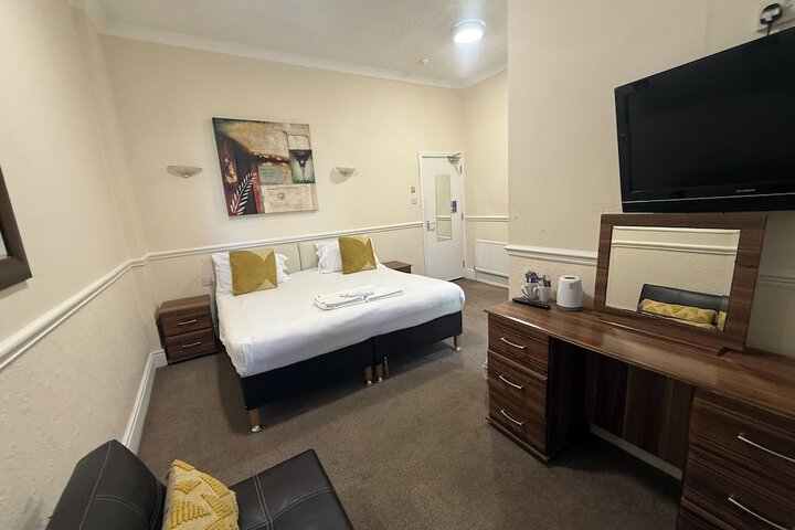Room 33 of 126