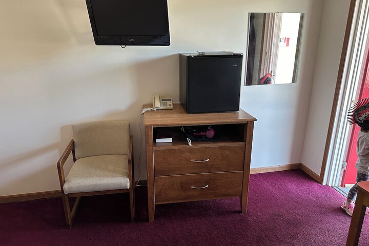 Basic Room 1 Queen Bed (4 of 13)