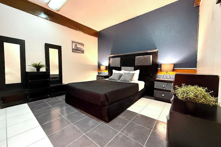 Room 11 of 28
