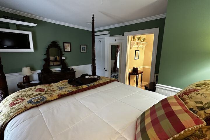 Room 45 of 203