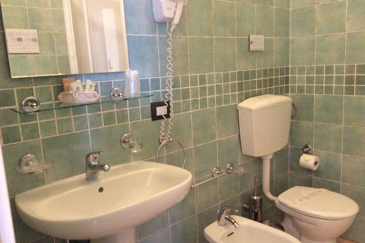 Room 14 of 38
