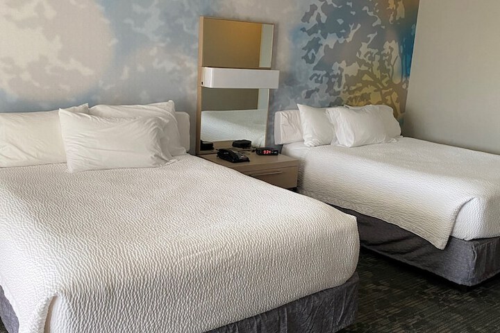 2 Queen Beds (7 of 9)