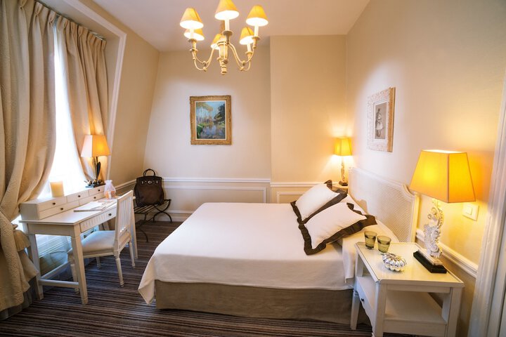 Room 27 of 65