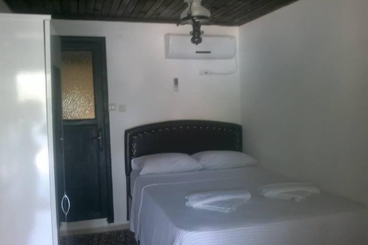 Room 9 of 37