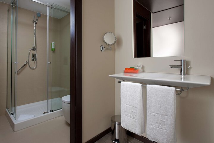 Room 16 of 25
