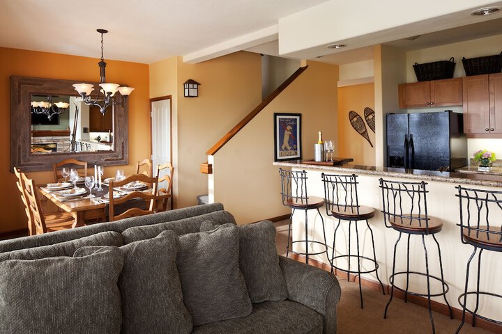 Lounge 108 of 134