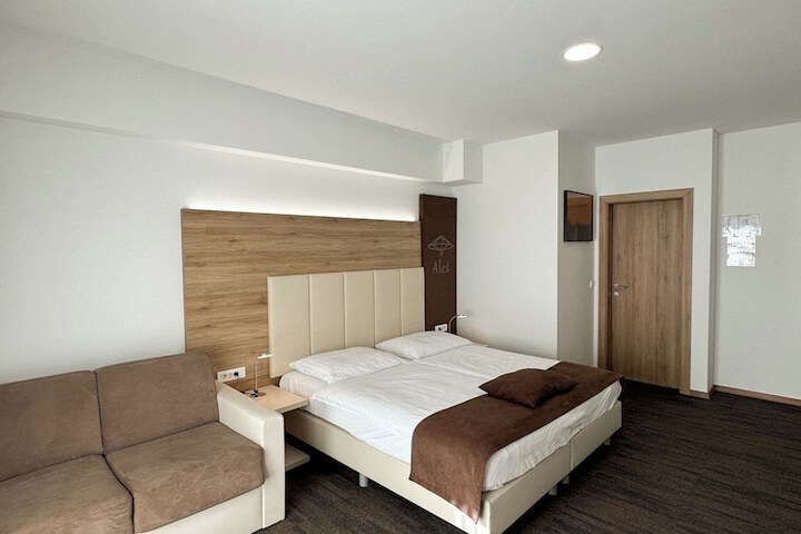 Room 13 of 70