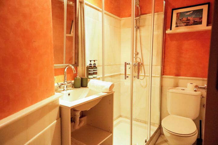 Room 4 of 23