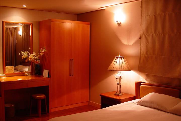Room 3 of 49