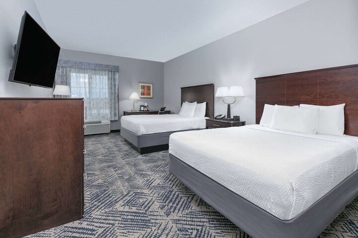 2 Queen Beds (4 of 8)