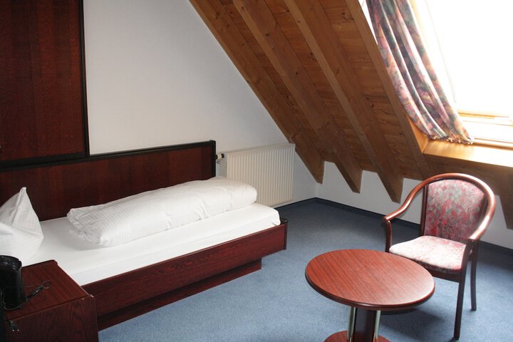 Room 8 of 42
