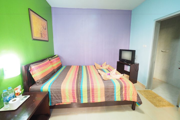 Room 8 of 32