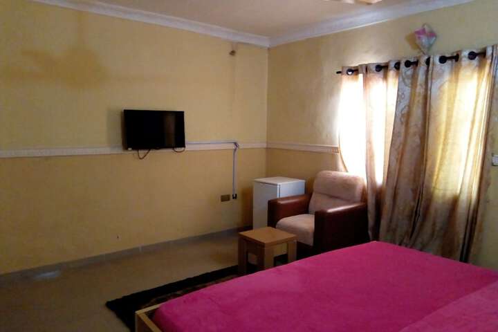 Room 16 of 38