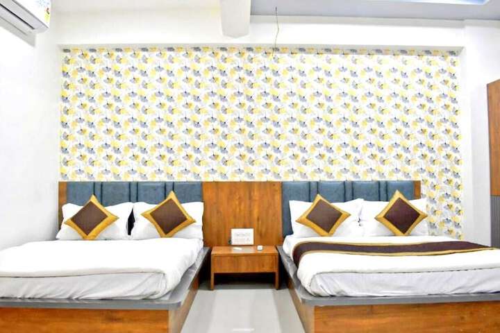 Room 6 of 16
