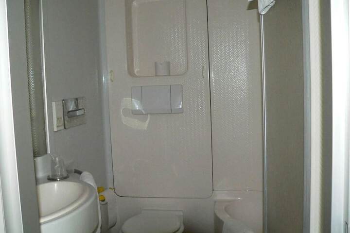 Room 13 of 18