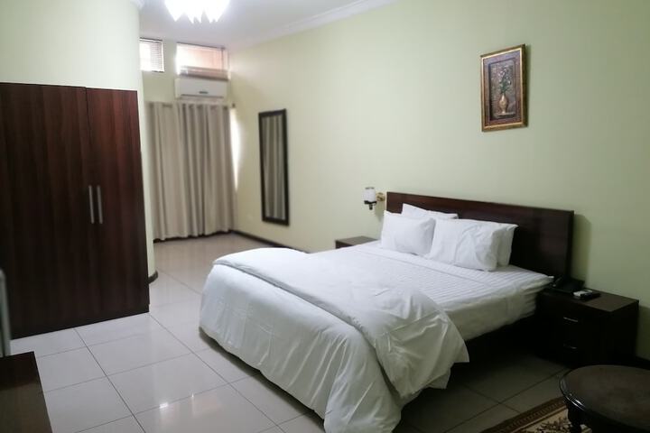Room 7 of 25