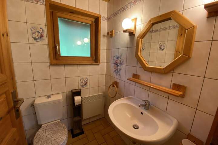 Room 24 of 46