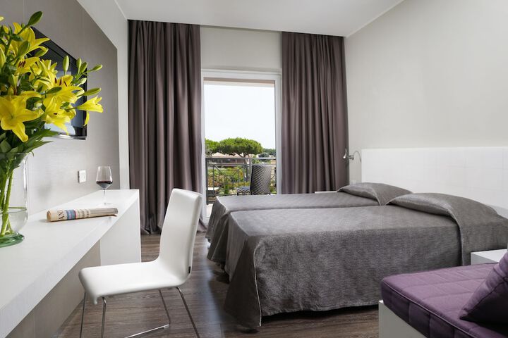 Room 4 of 95