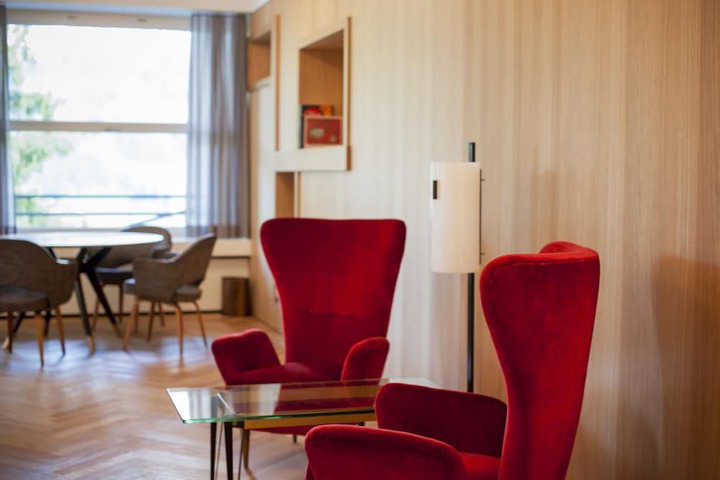Entrance & Lobby